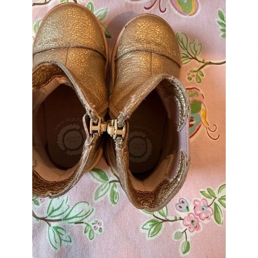 Livie & Luca Girls Gold Metallic Butterfly Ankle Boots Size 6M Play Condition